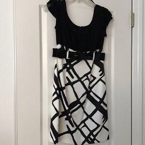 (Like New) Short Sleeve Belted Dress